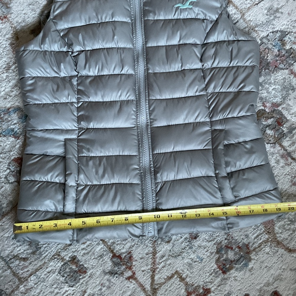 Hollister Silver Lightweights Puffer Vest - Picture 13 of 15